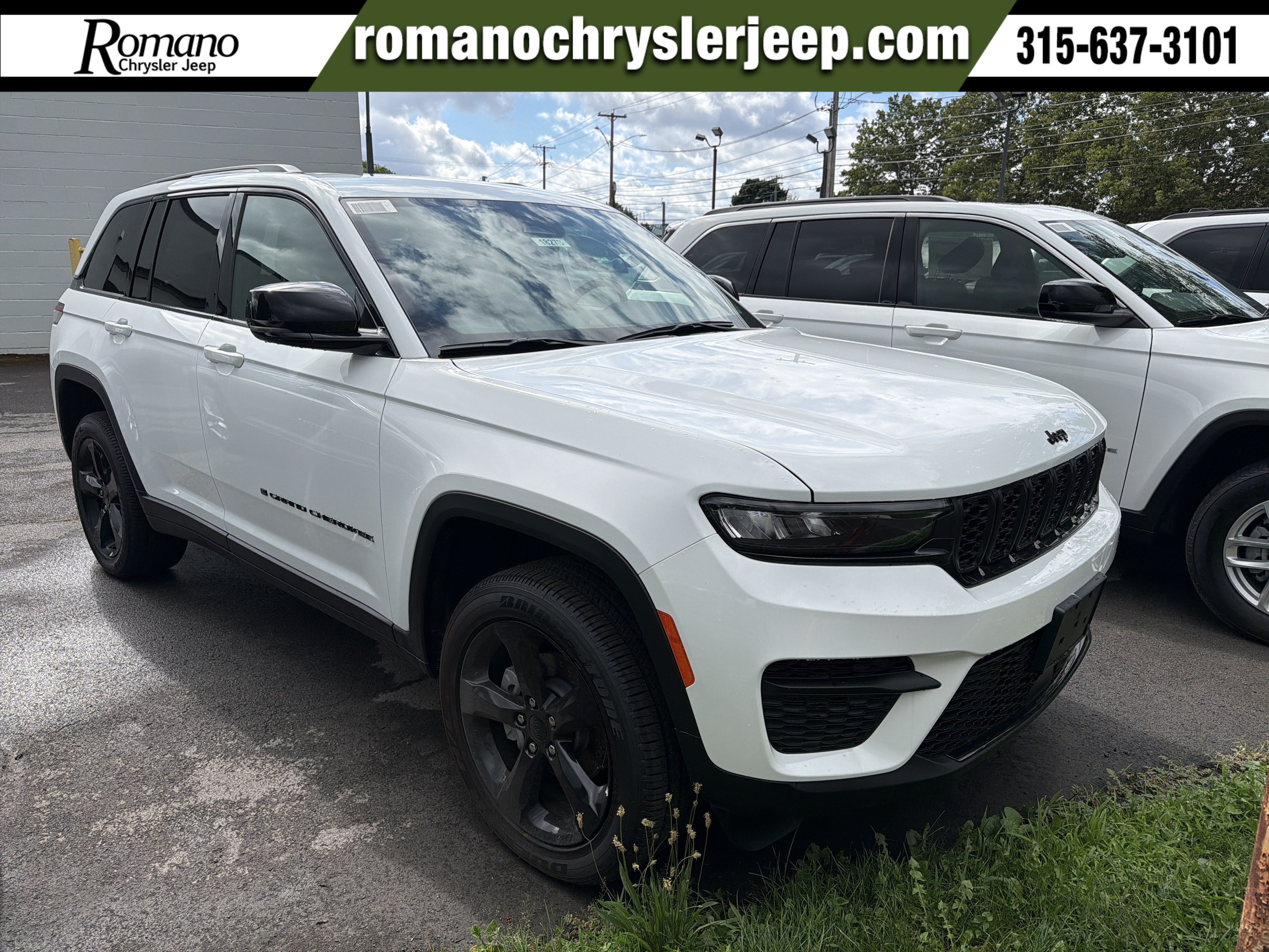 2025 Jeep Grand Cherokee Altitude X in Bright White Clearcoat — front three-quarter view