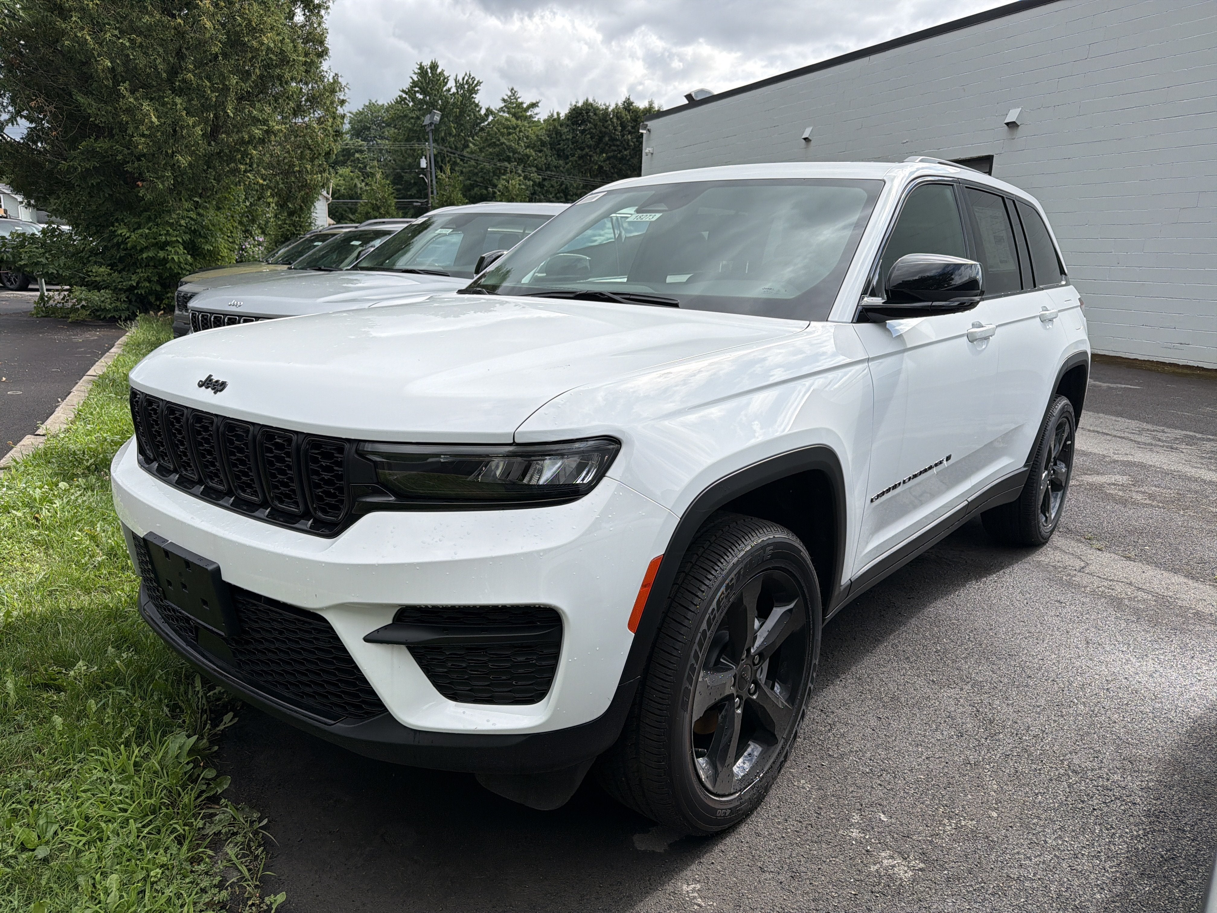 2025 Jeep Grand Cherokee — interior view