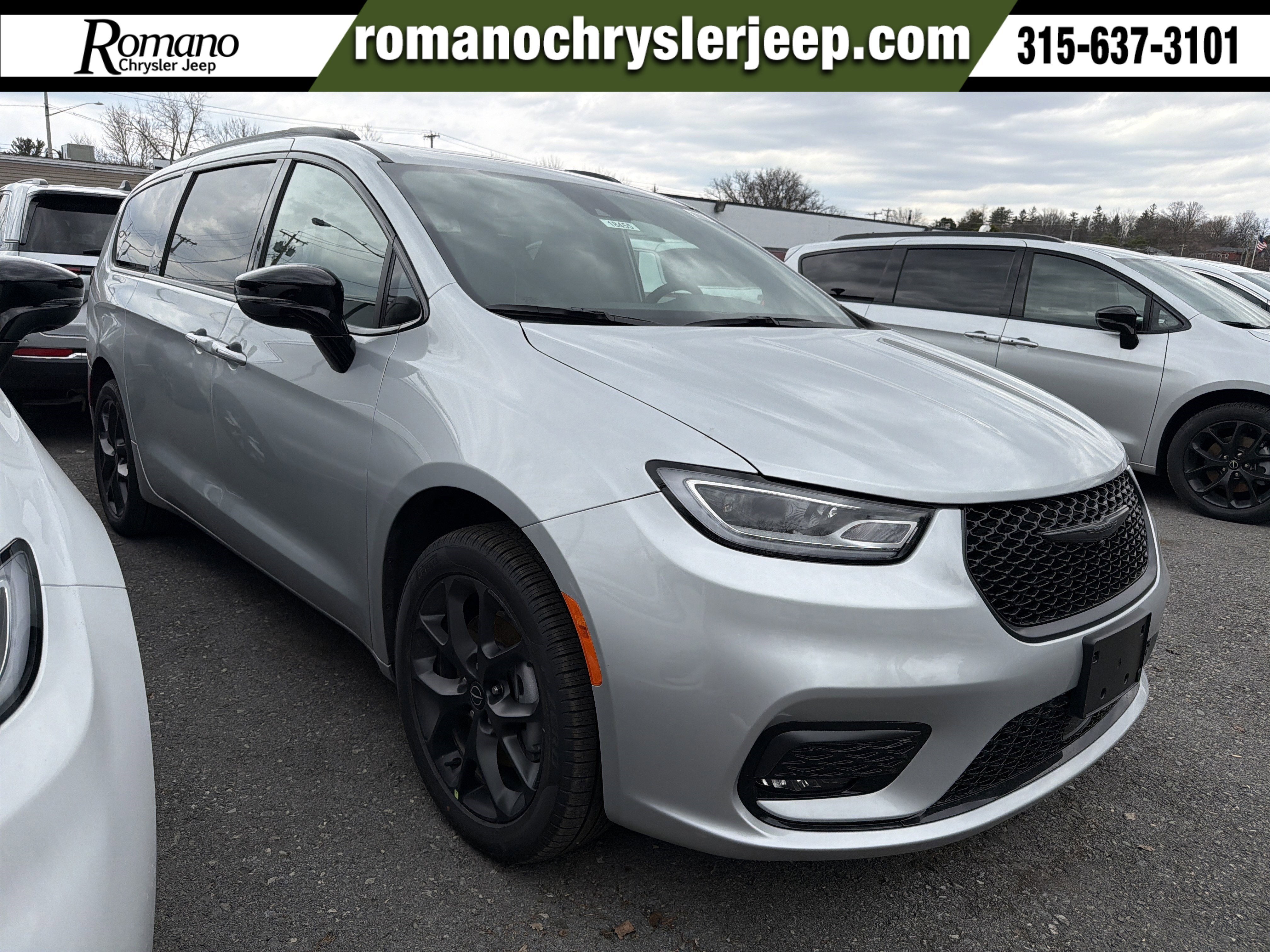 2026 Chrysler Pacifica Limited AWD in Silver Mist Clearcoat — front three-quarter view